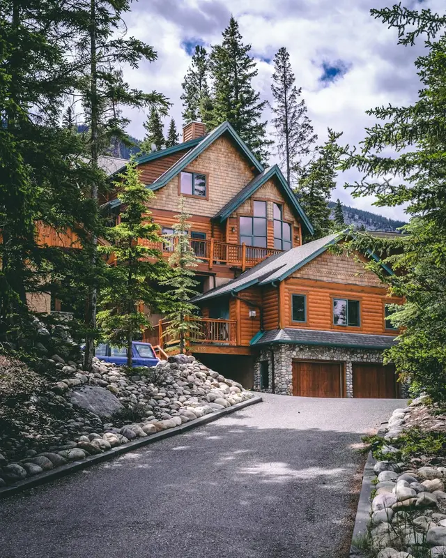 Livin.Homes Premium Domain